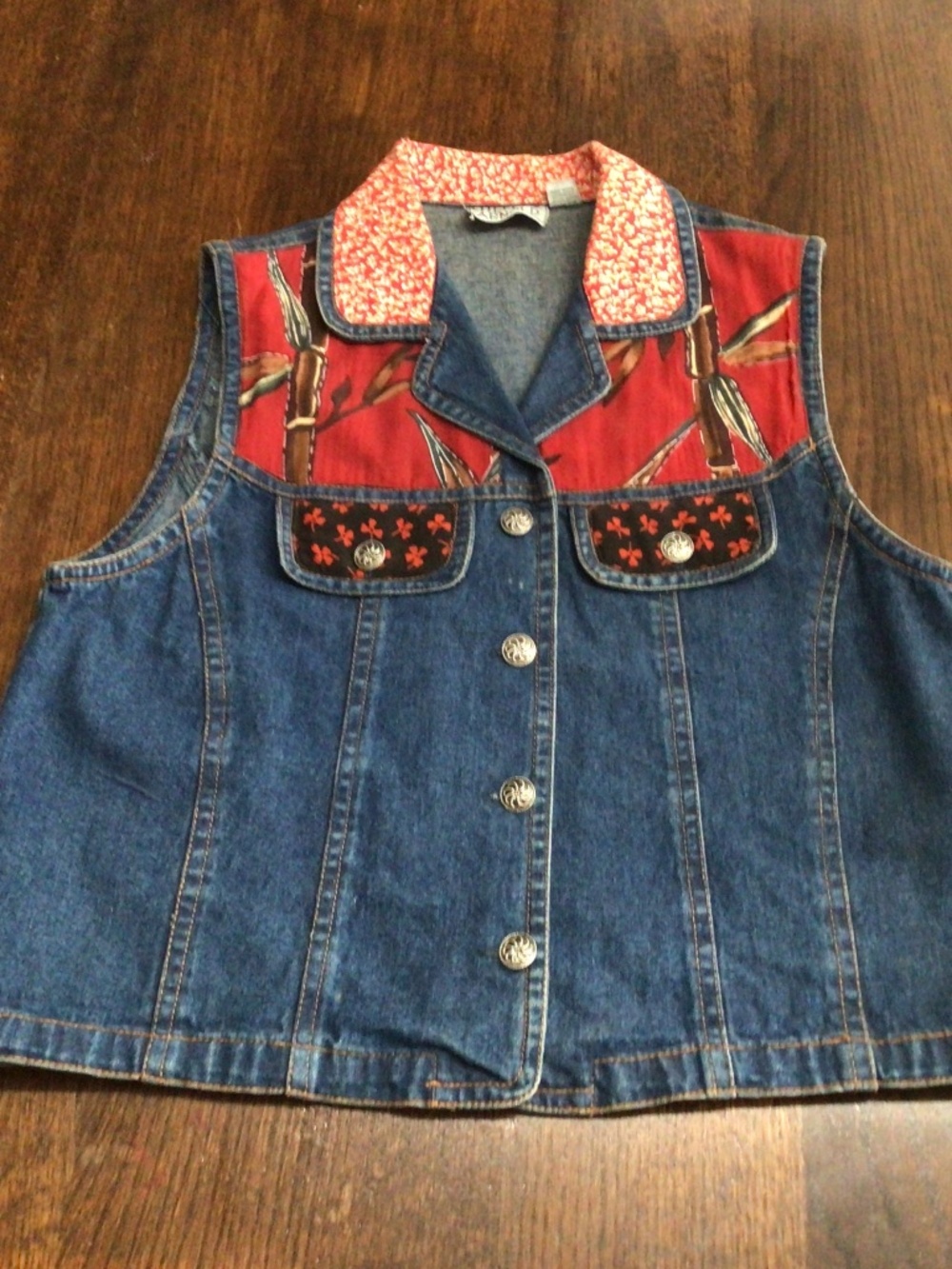 Vintage Shelly  and Arnold denim vest. From the 90s. Size medium great shape.